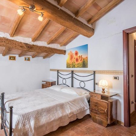 Gorgeous Home In Montalcino With Kitchen Exterior foto