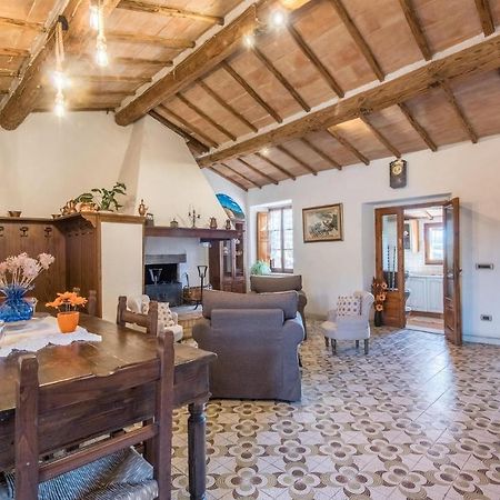Gorgeous Home In Montalcino With Kitchen Exterior foto