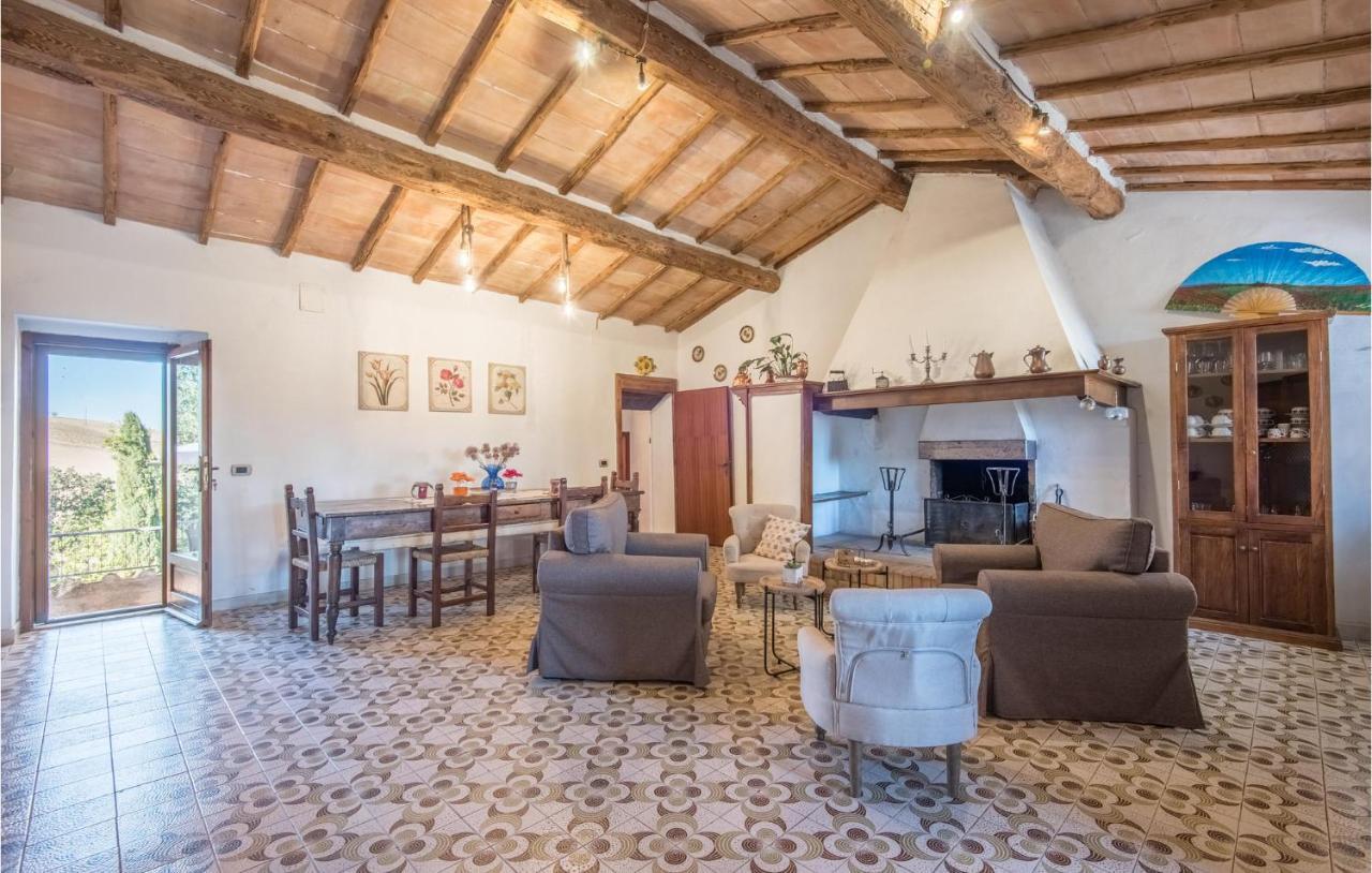 Gorgeous Home In Montalcino With Kitchen Exterior foto