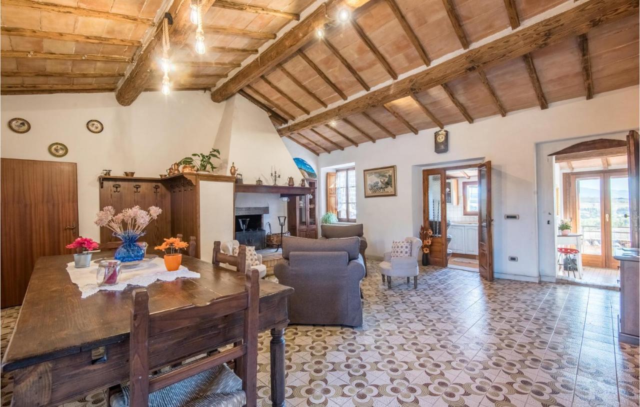 Gorgeous Home In Montalcino With Kitchen Exterior foto